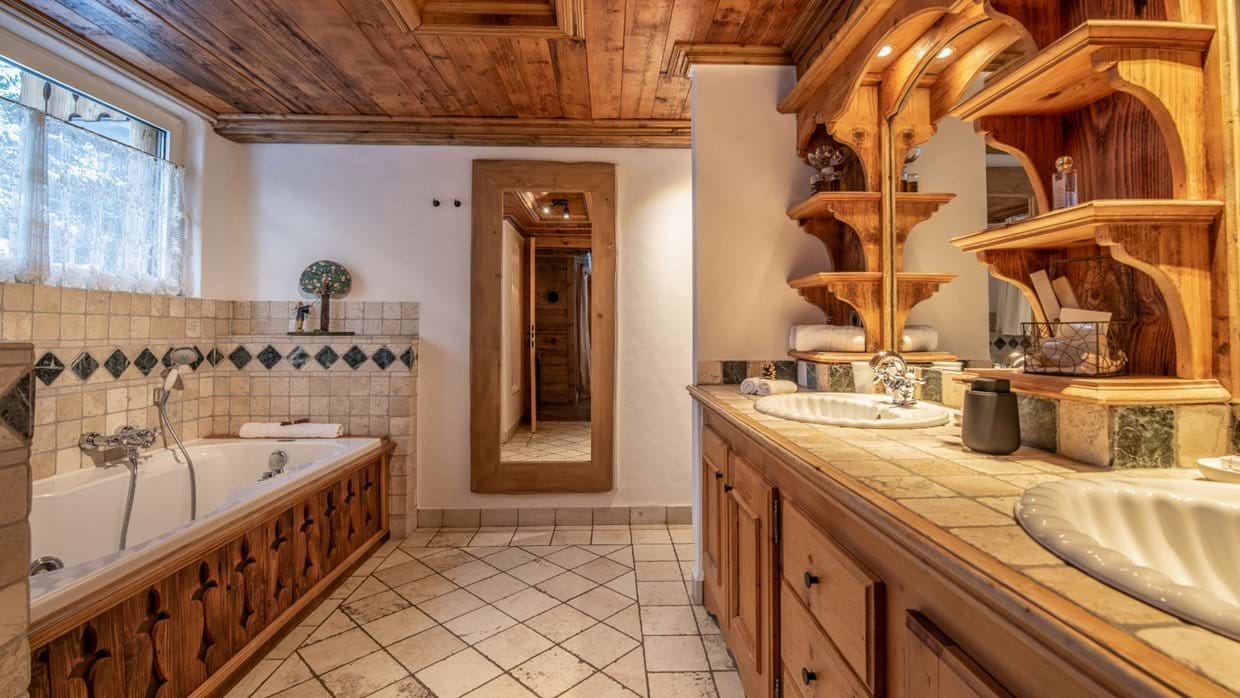 Luxury-Ski-Chalet-Courchevel-Chalet-Alaska-Oxford-Ski-Bathroom.jpg