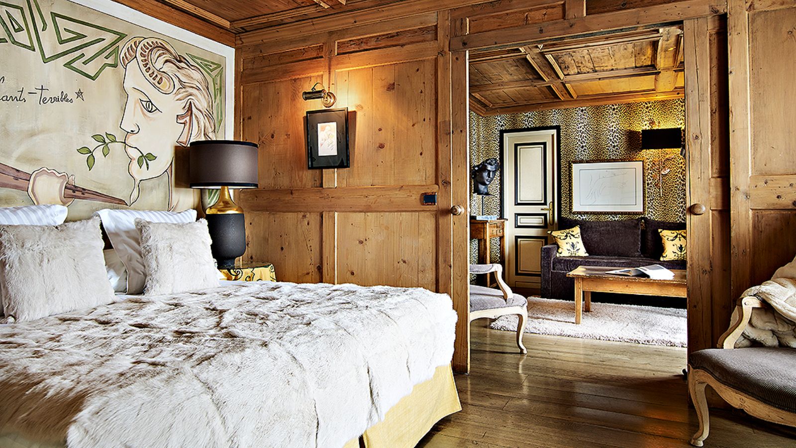 Luxury-Ski-Hotel-Megeve-Hotel-Mont-Blanc-Bedroom (4).jpg