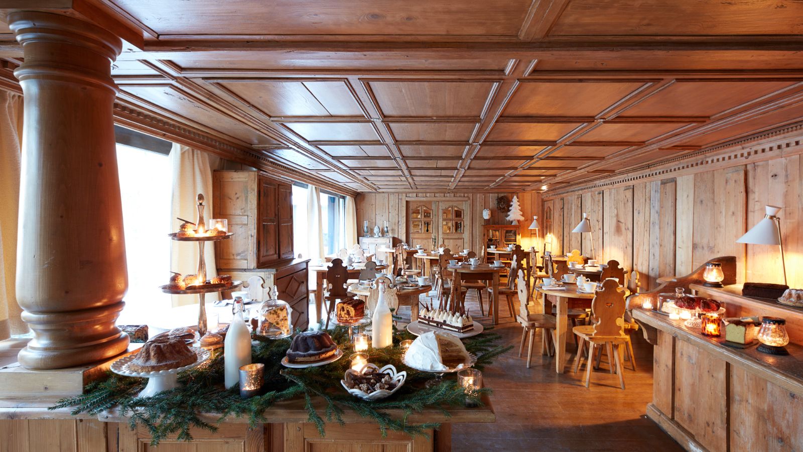 Luxury-Ski-Hotel-Megeve-Hotel-Mont-Blanc-Dining.jpg