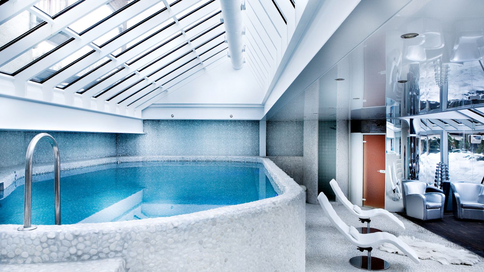 Luxury-Ski-Hotel-Megeve-Hotel-Mont-Blanc-Spa (8).jpg