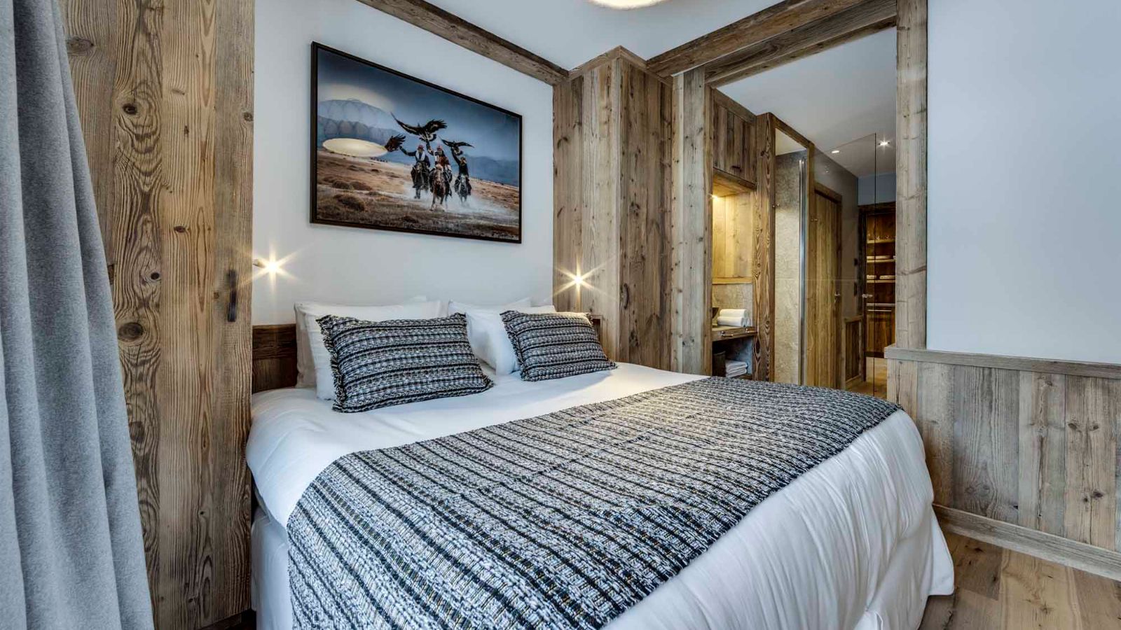 Luxury-Ski-Chalet-Val-d-Isere-Chalet-Kilimandjaro-Oxford-Ski-Bedroom (1).jpg