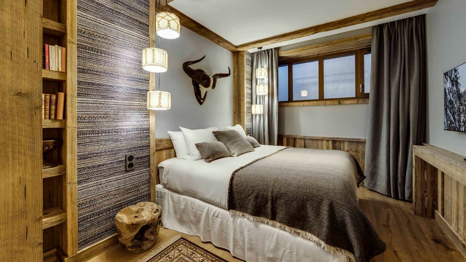 Luxury-Ski-Chalet-Val-d-Isere-Chalet-Kilimandjaro-Oxford-Ski-Bedroom (2).jpg