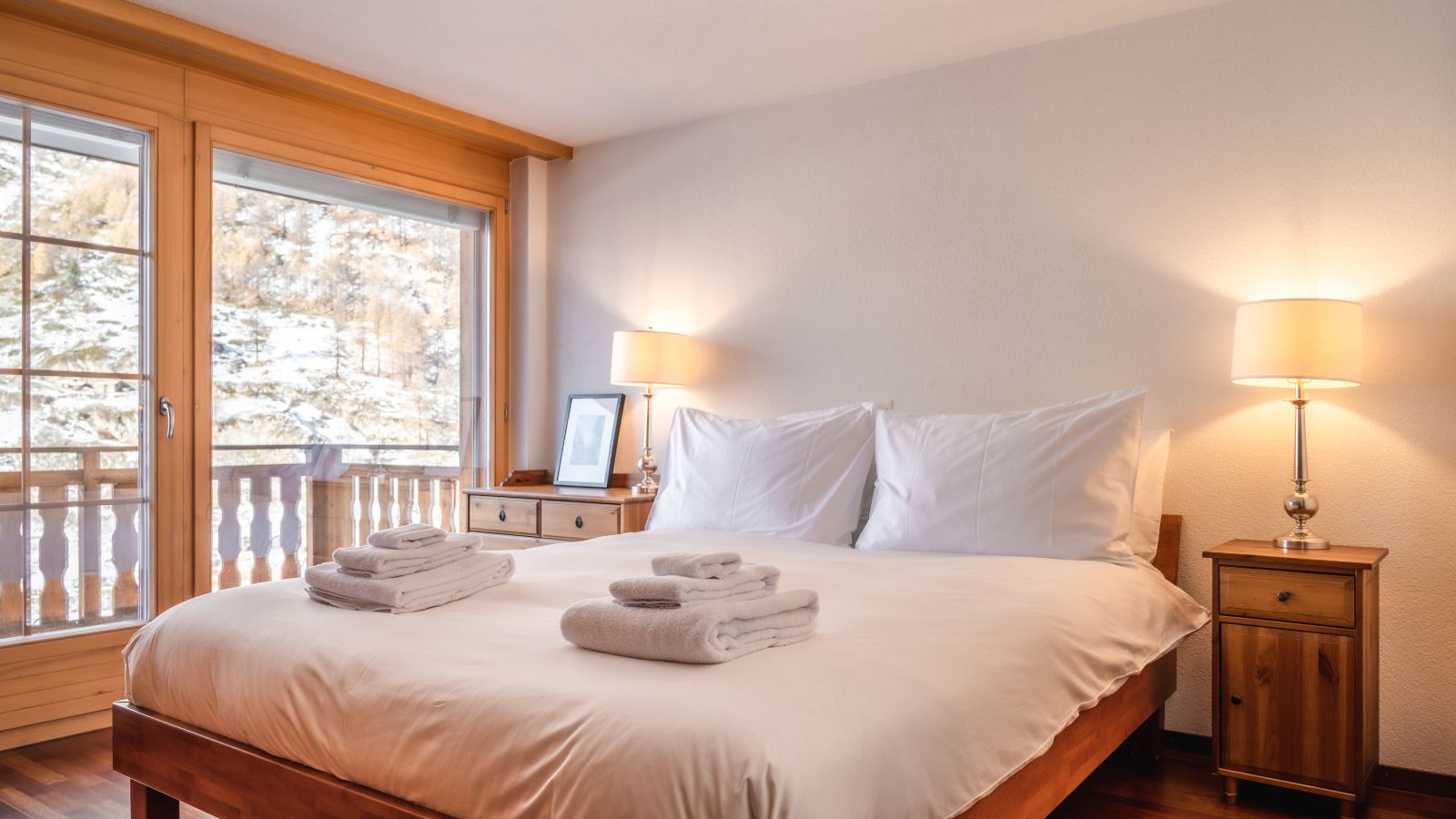 Luxury-Ski-Apartment-Zermatt-Apartment-Montana-Oxford-Ski-Bedroom (3).jpg