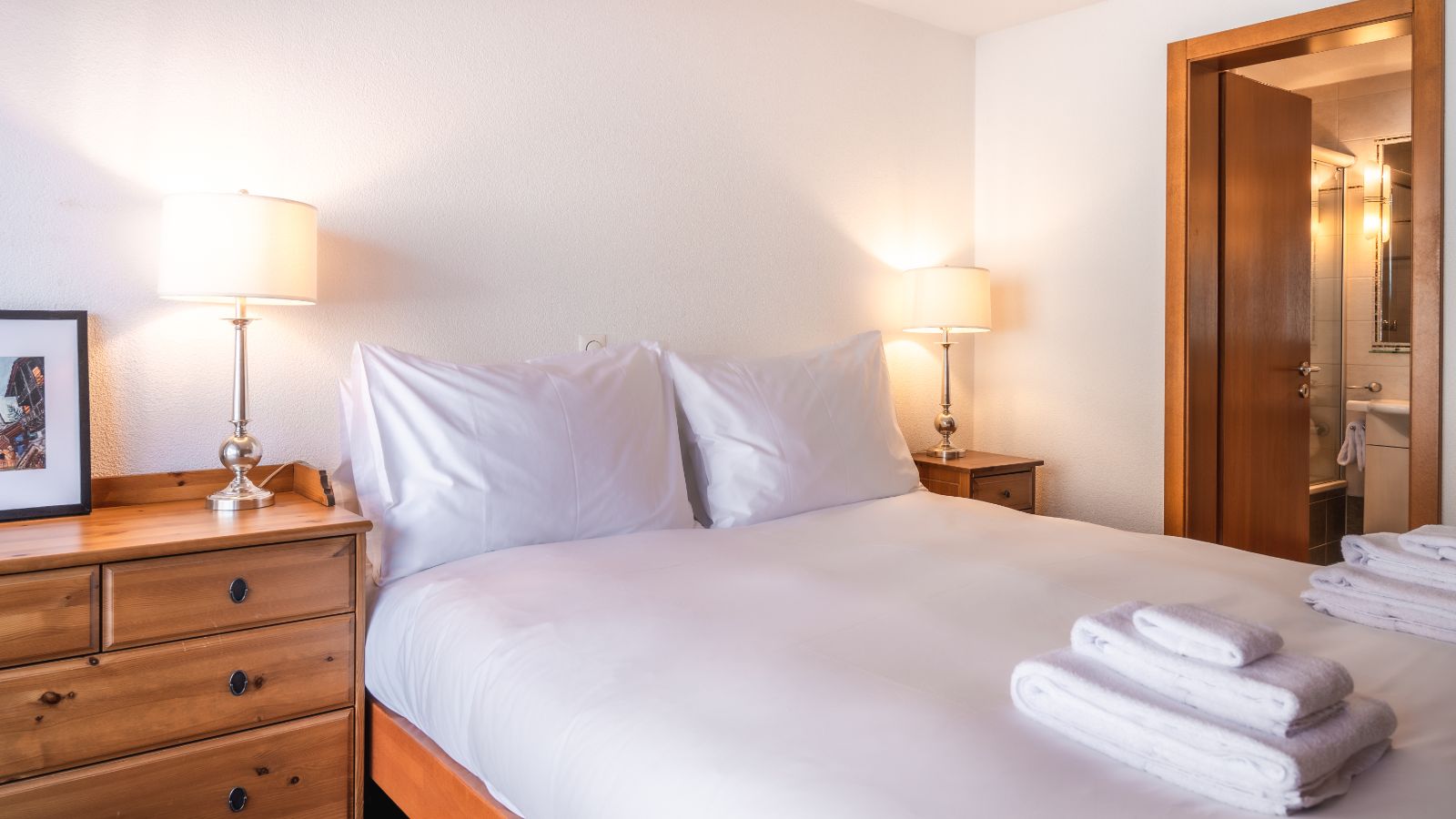 Luxury-Ski-Apartment-Zermatt-Apartment-Montana-Oxford-Ski-Bedroom (9).jpg