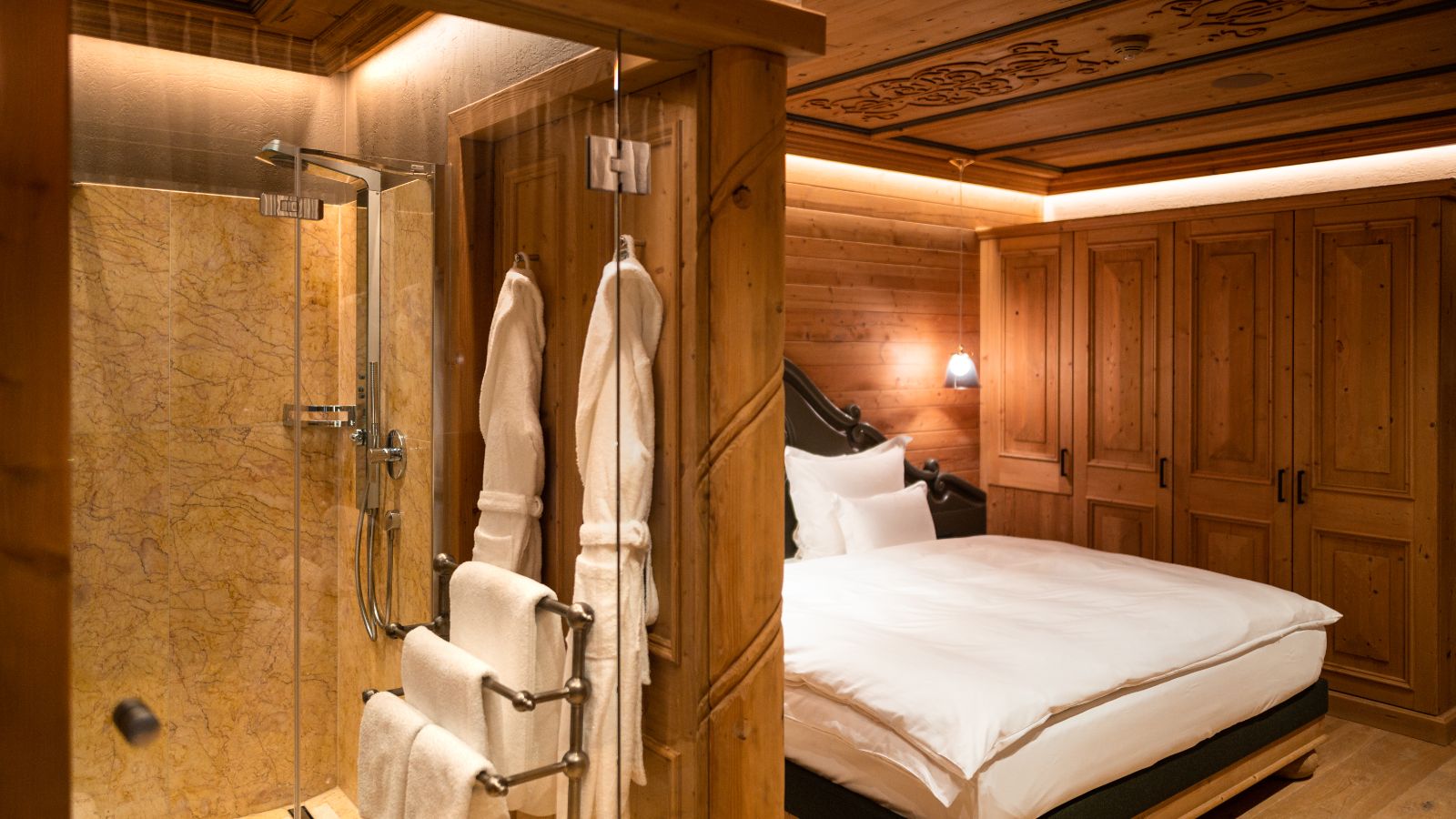 Luxury-Ski-Chalet-Lech-The-Falcon-Oxford-Ski-Bedroom (11).jpg