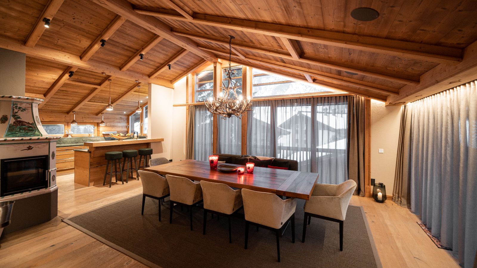 Luxury-Ski-Chalet-Lech-The-Falcon-Oxford-Ski-dining.jpg