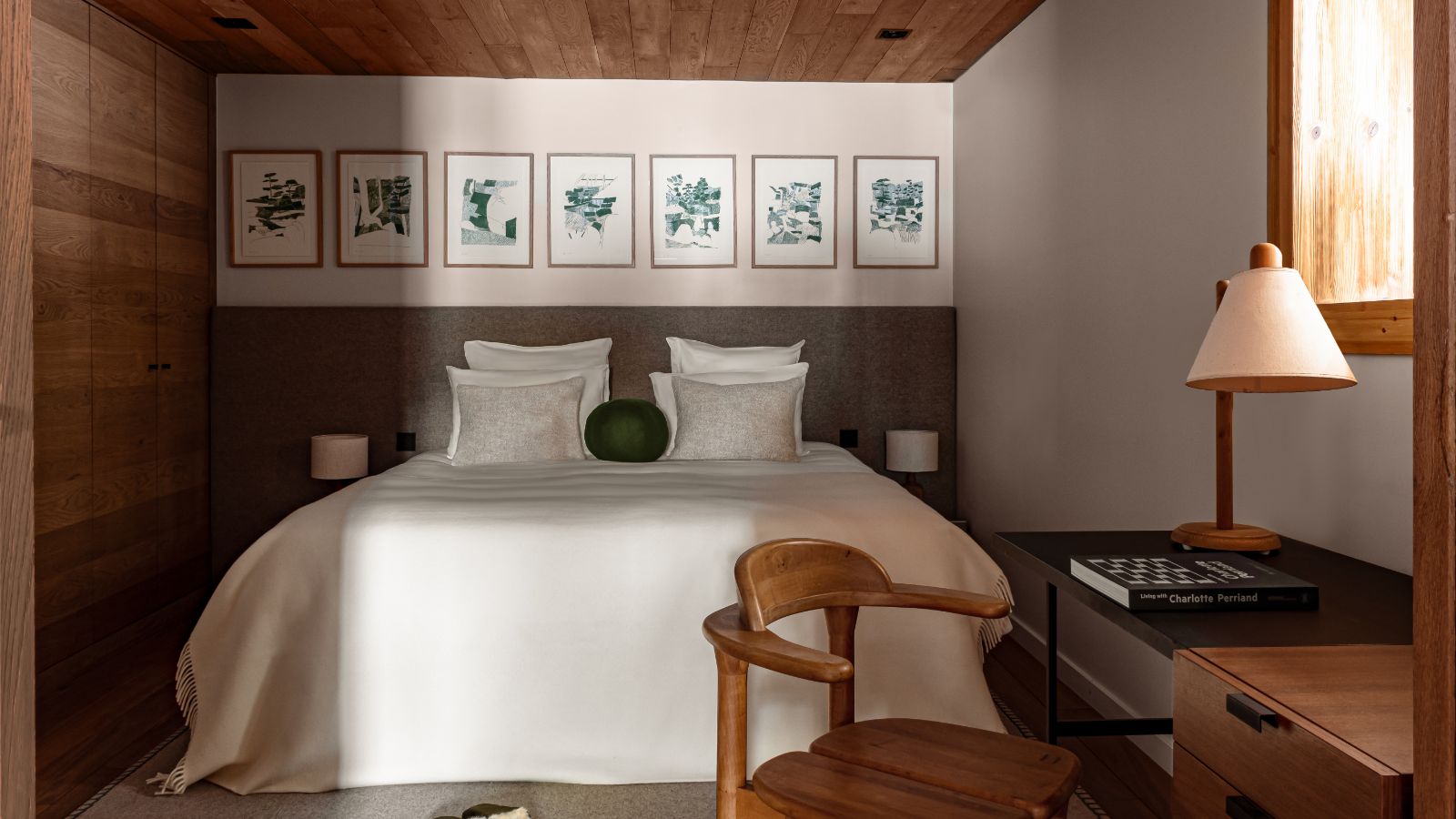 Luxury-Ski-Chalet-Courchevel-1550-Chalet-Le-1550-Oxford-Ski-Bedroom (2).jpg