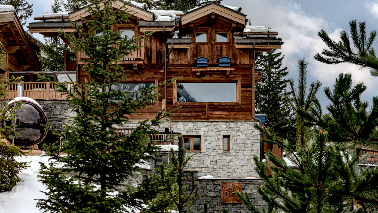 Luxury-Ski-Chalet-Courchevel-1550-Chalet-Le-1550-Oxford-Ski-Exterior.jpg