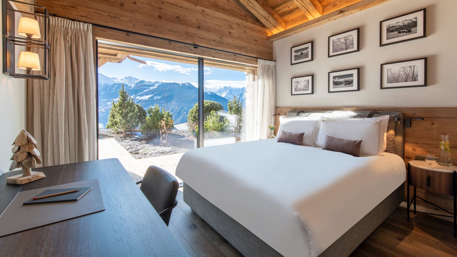Luxury-Ski-Chalet-Verbier-Chalet-Foulon-Oxford-Ski-Bedroom (2).jpg