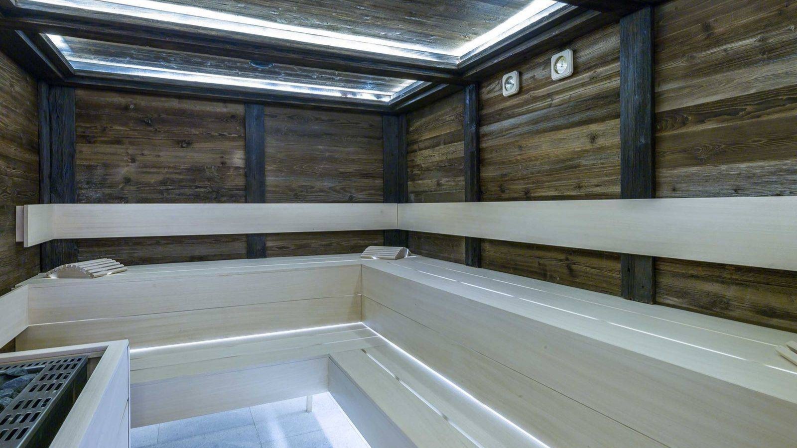 luxury-ski-chalet-courchevel-1850-bastidons-oxford-ski-company (25).jpg