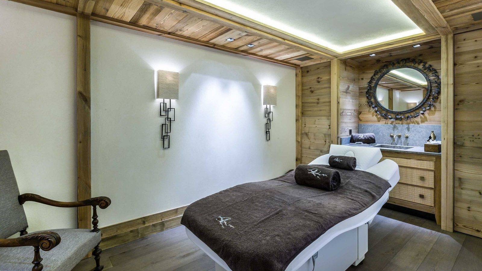 luxury-ski-chalet-courchevel-1850-bastidons-oxford-ski-company (24).jpg