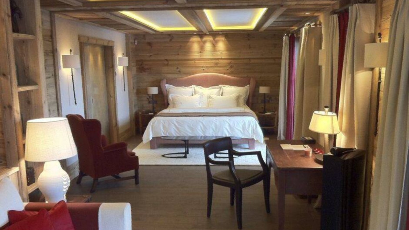 luxury-ski-chalet-courchevel-1850-bastidons-oxford-ski-company (33).jpg