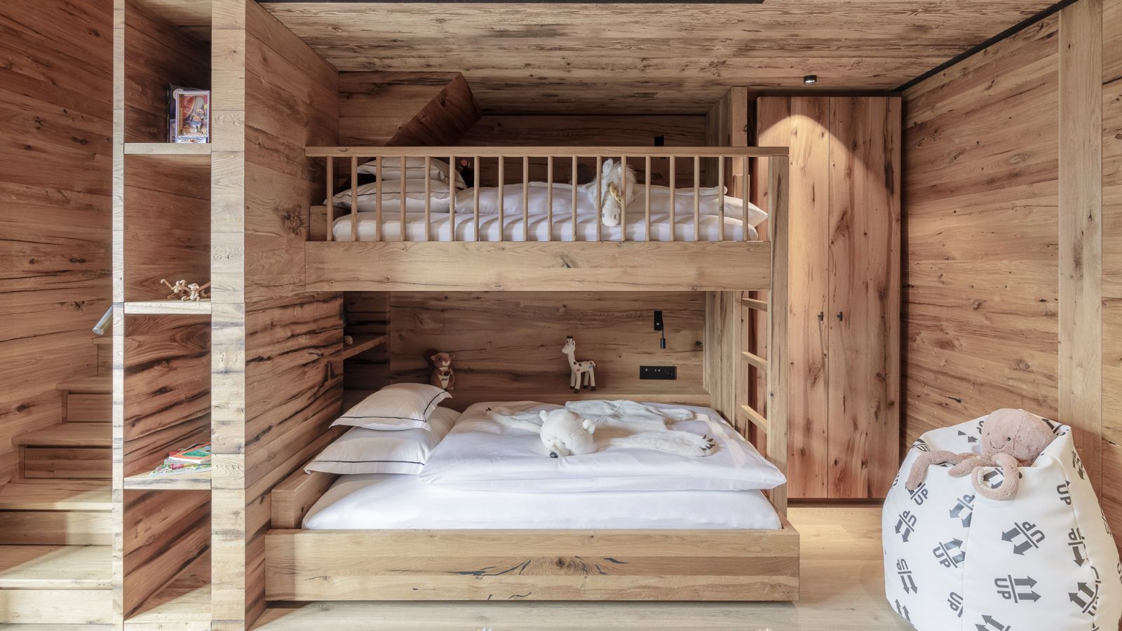 Luxury-Ski-Chalets-Lech-Arula-Oxford-Ski-Bunkroom.jpg