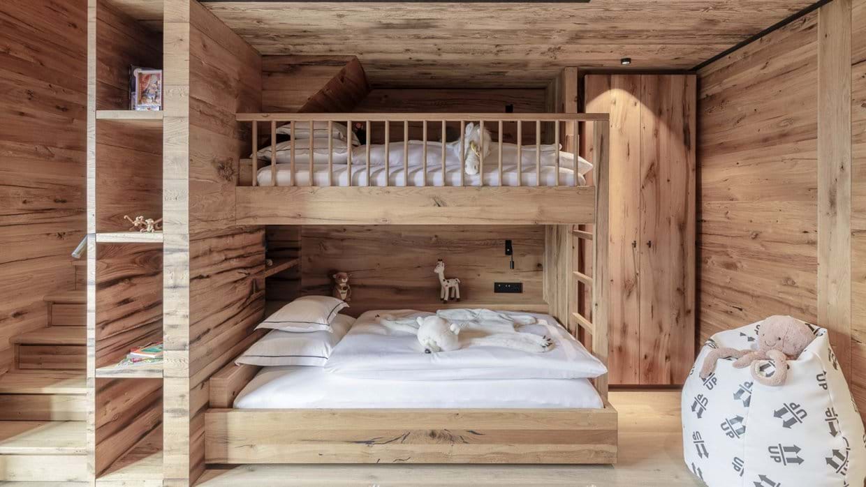 Luxury-Ski-Chalets-Lech-Arula-Oxford-Ski-Bunkroom.jpg