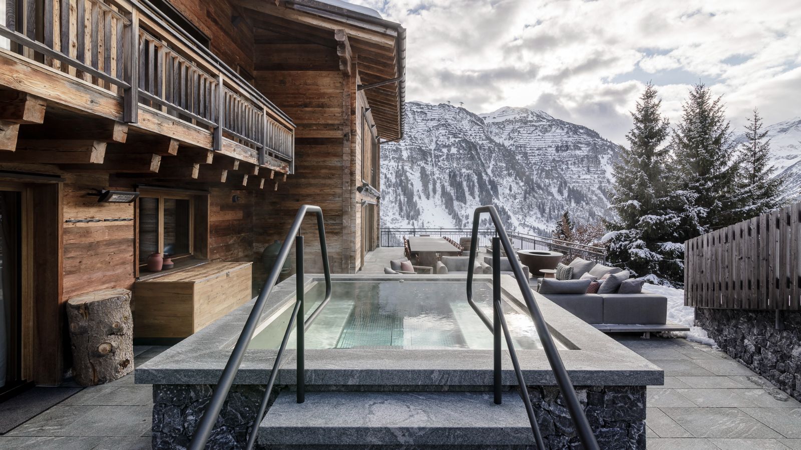 Luxury-Ski-Chalets-Lech-Arula-Oxford-Ski-Hot-Tub.jpg