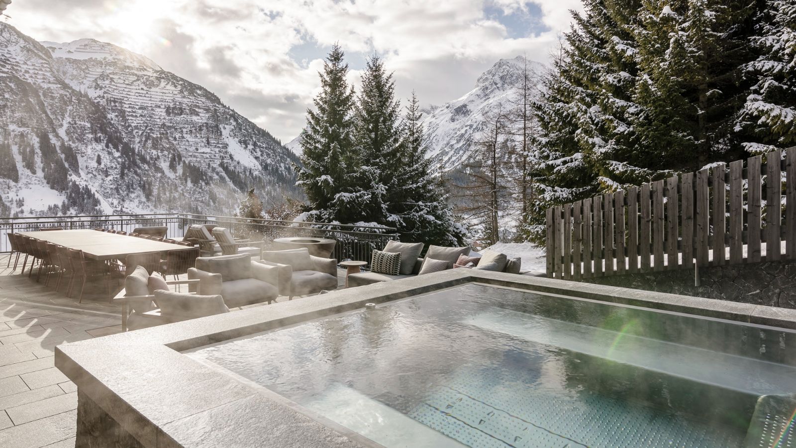 Luxury-Ski-Chalets-Lech-Arula-Oxford-Ski-Hot-Tub-2.jpg