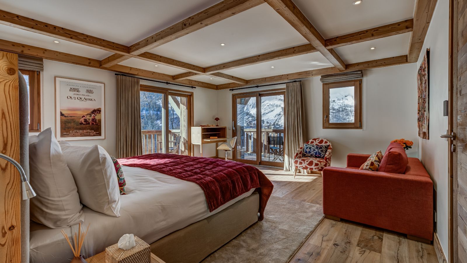 Luxury-Ski-Chalet-St-Martin-de-Belleville-Chalet-Constantia-Oxford-Ski-Bedroom (3).jpg