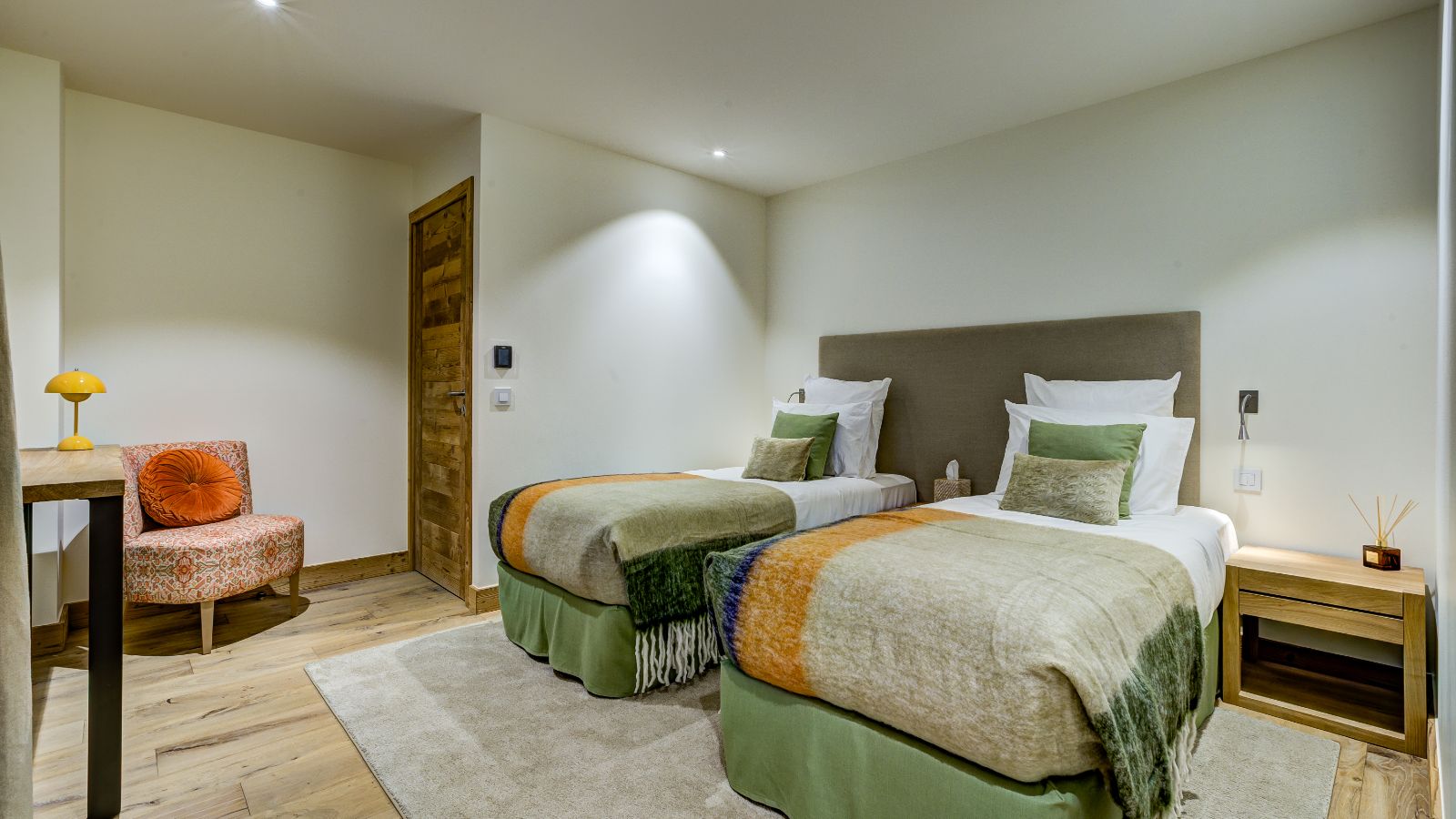 Luxury-Ski-Chalet-St-Martin-de-Belleville-Chalet-Constantia-Oxford-Ski-Bedroom (6).jpg