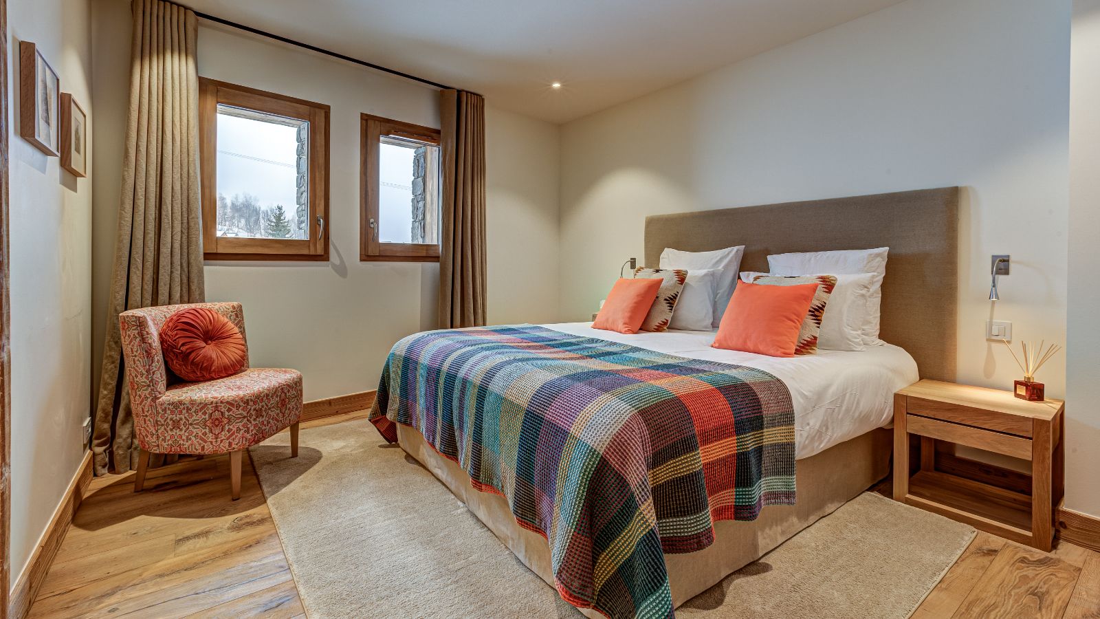 Luxury-Ski-Chalet-St-Martin-de-Belleville-Chalet-Constantia-Oxford-Ski-Bedroom (7).jpg