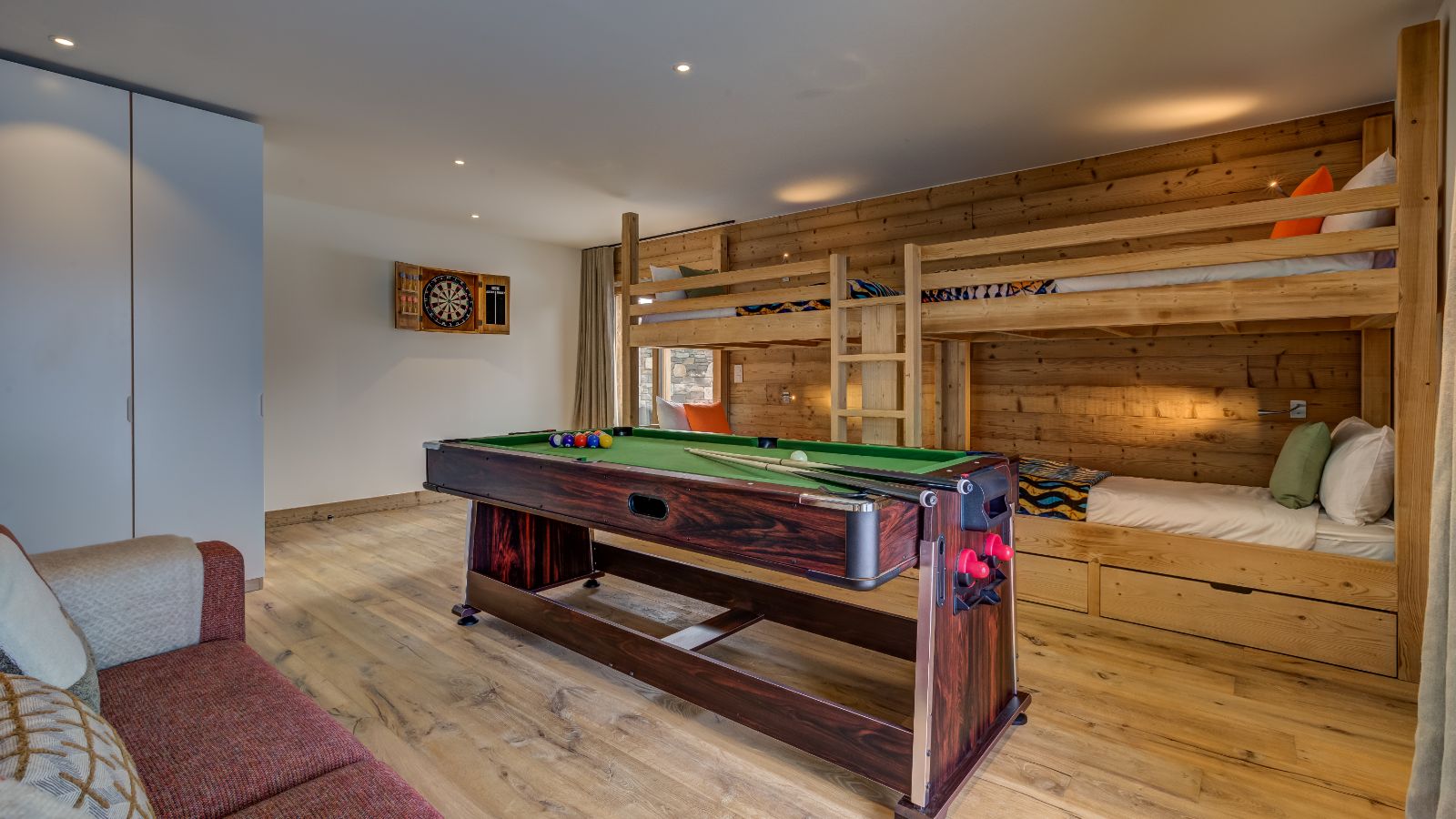 Luxury-Ski-Chalet-St-Martin-de-Belleville-Chalet-Constantia-Oxford-Ski-Bunkroom.jpg