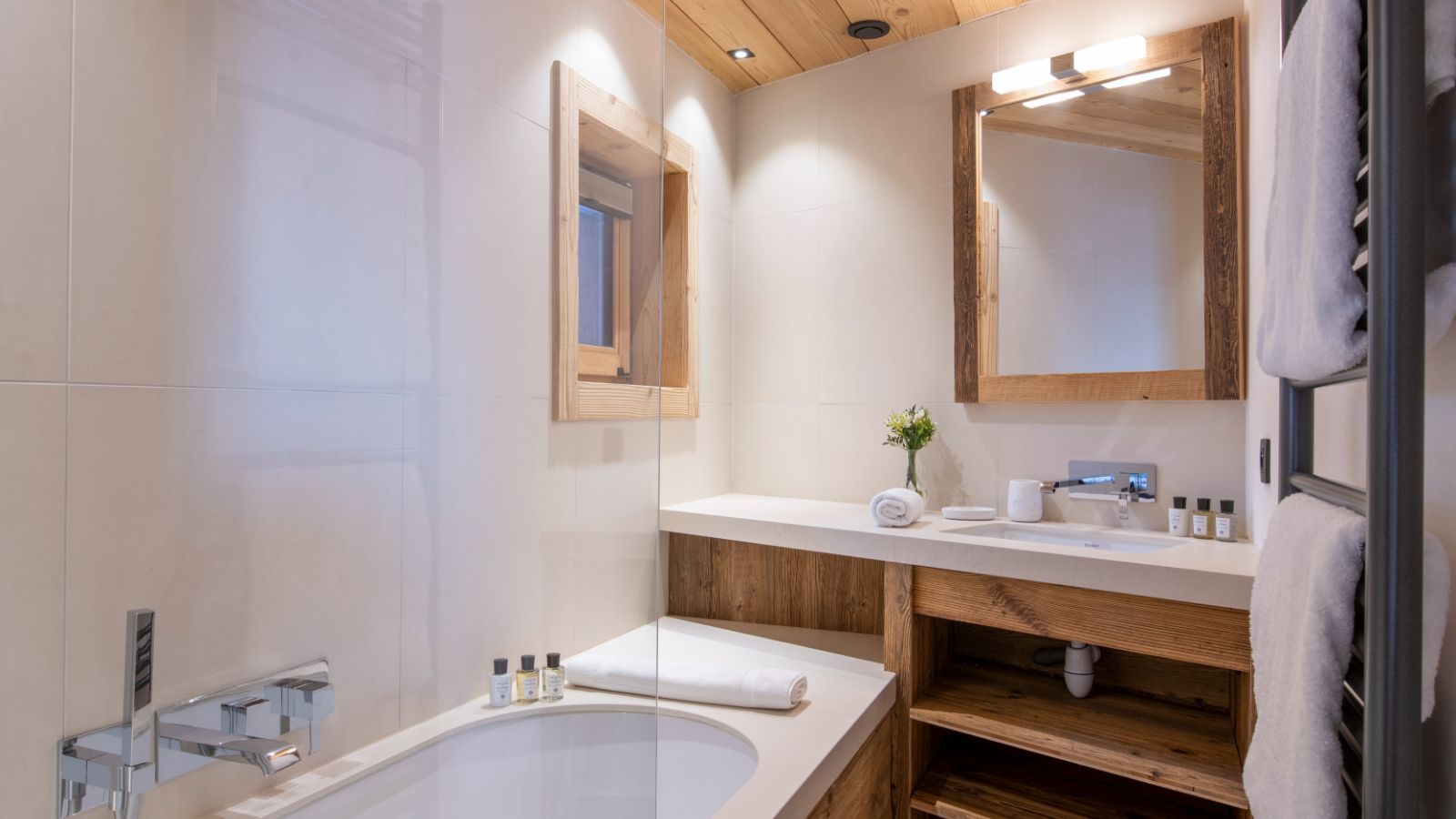 Luxury-Ski-Chalet-Megeve-Chalet-Petite-Ourse-Oxford-Ski-Bathroom.jpg