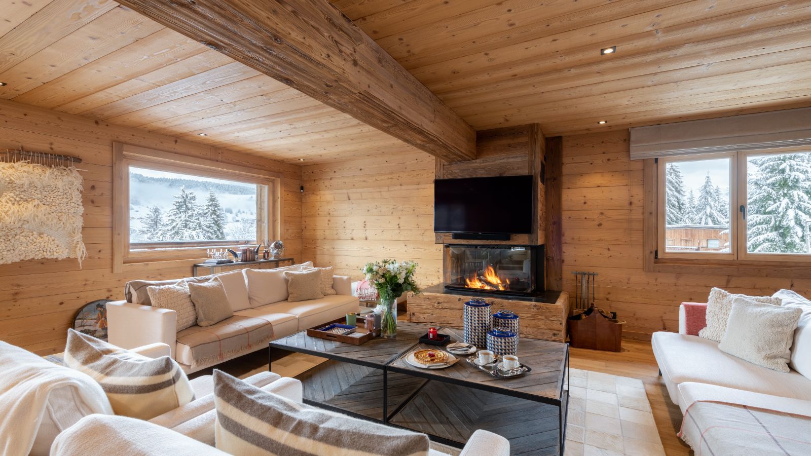 Luxury-Ski-Chalet-Megeve-Chalet-Petite-Ourse-Oxford-Ski-Lounge3.jpg