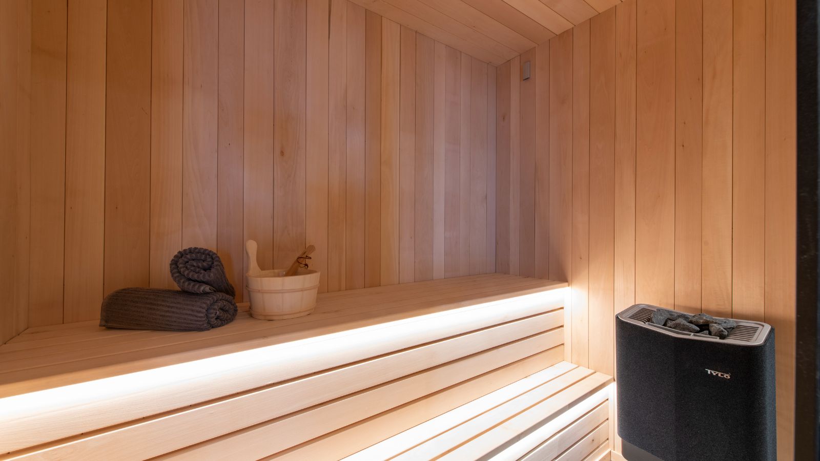 Luxury-Ski-Chalet-Megeve-Chalet-Petite-Ourse-Oxford-Ski-Sauna.jpg