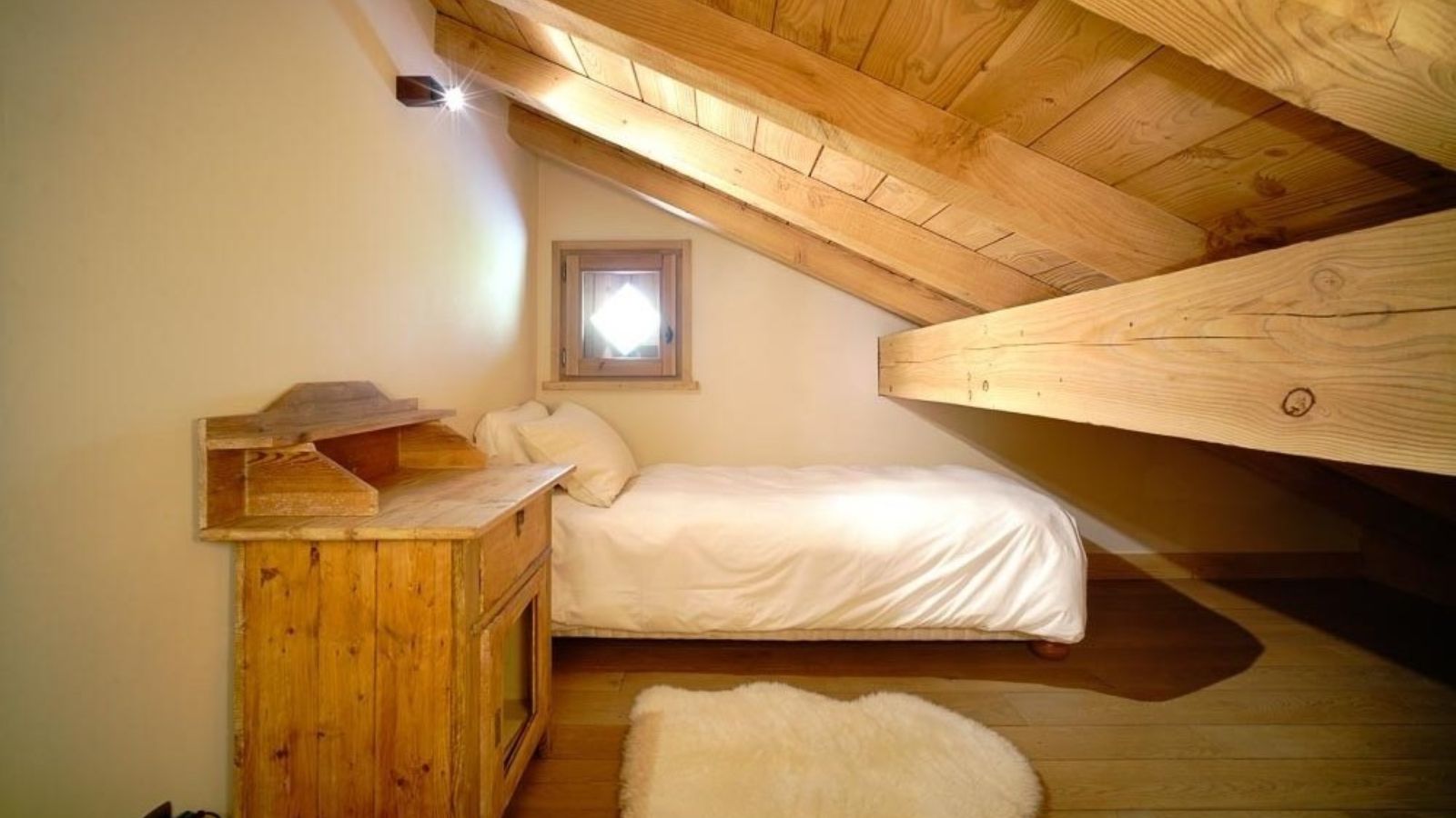 Luxury-Ski-Chalet-Megeve-Chalet-Ambroise-Oxford-Ski-Kids-Bedroom (5).jpg