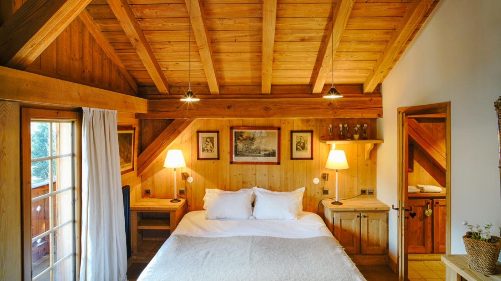 Luxury-Ski-Chalet-Megeve-Chalet-Ambroise-Oxford-Ski-Bedroom (1).jpg