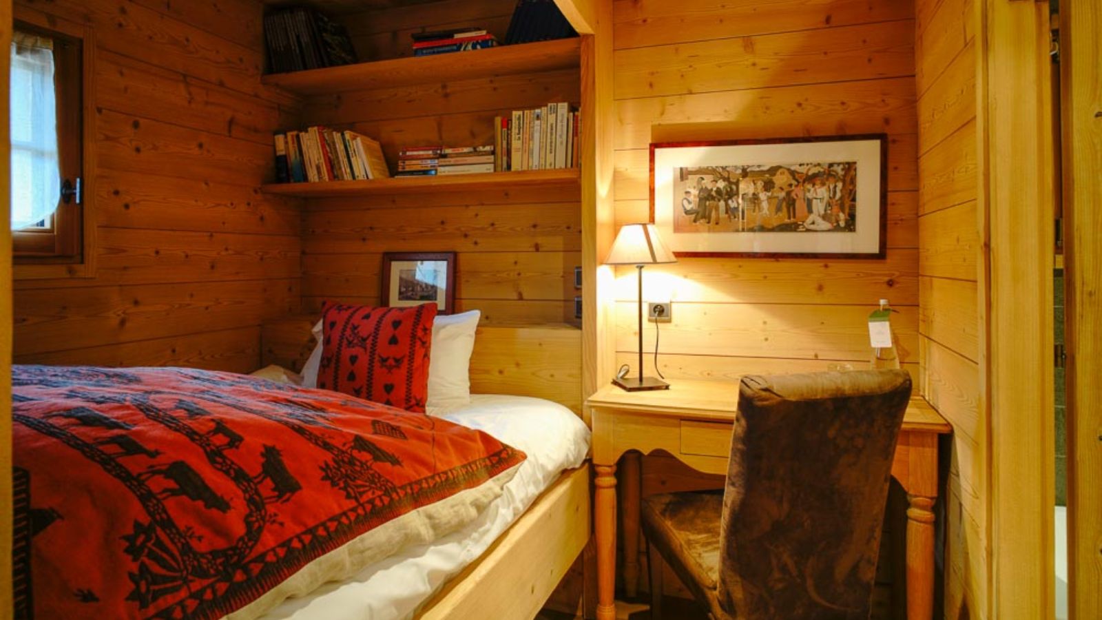 Luxury-Ski-Chalet-Megeve-Chalet-Baltus-Oxford-Ski-Alcove-bed.jpg