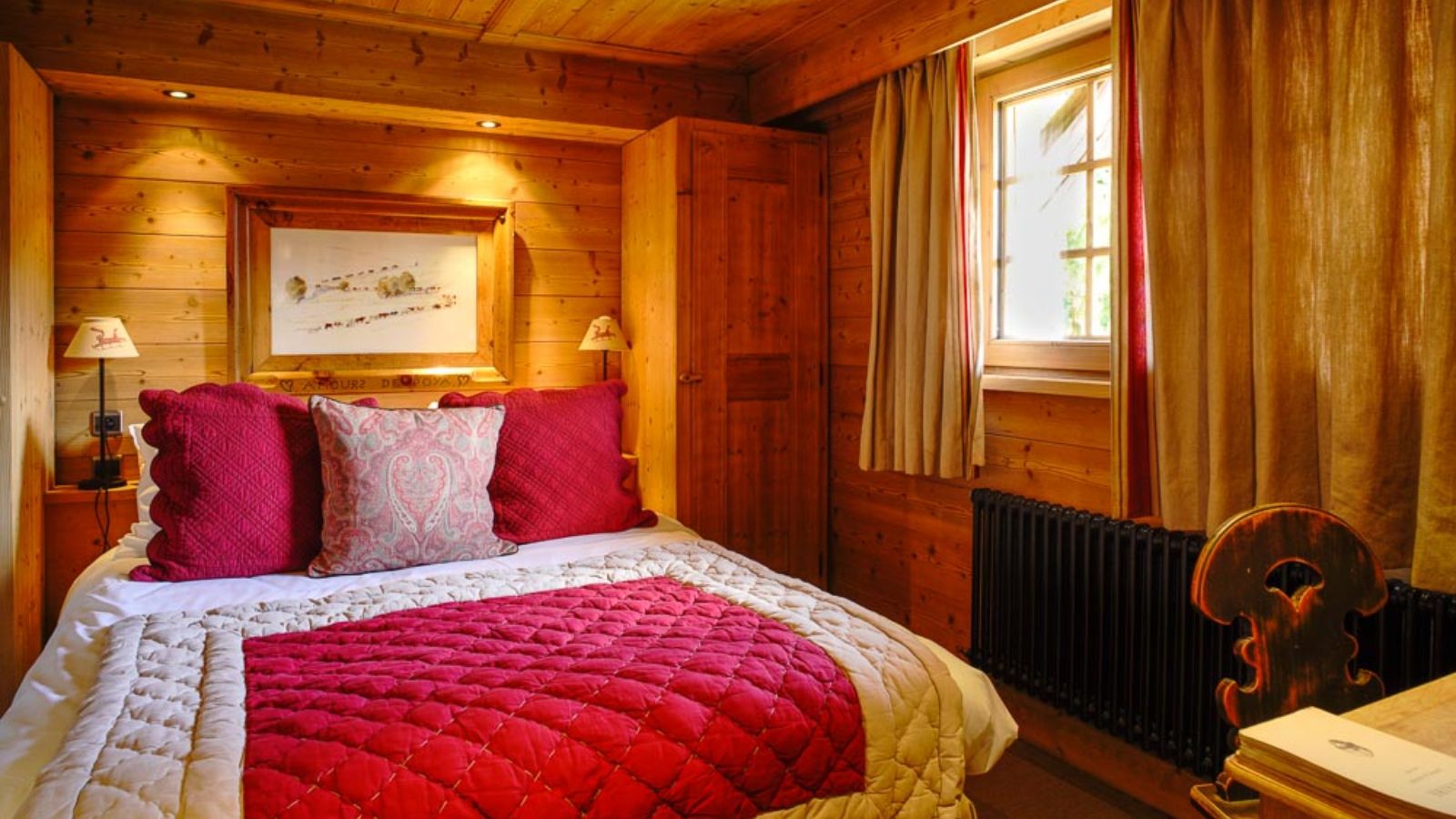 Luxury-Ski-chalet-Megeve-Chalet-Donatien-Oxford-Ski-Bedroom (10).jpg