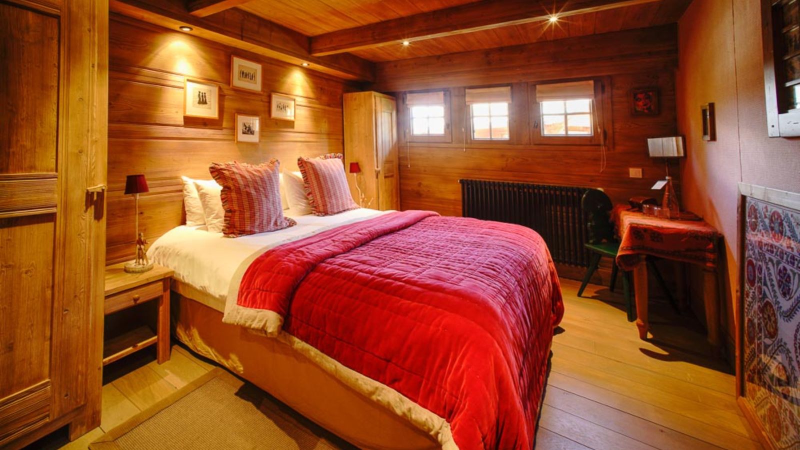 Luxury-Ski-chalet-Megeve-Chalet-Donatien-Oxford-Ski-Bedroom (12).jpg
