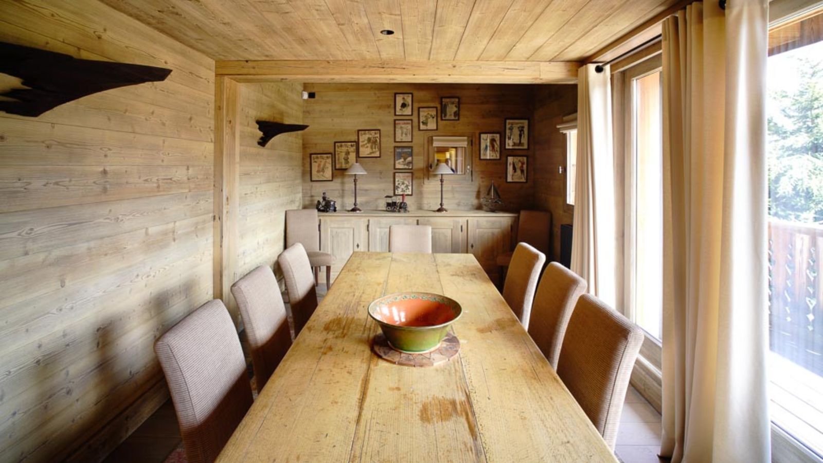 Luxury-Ski-chalet-Megeve-Chalet-Donatien-Oxford-Ski-Dining.jpg