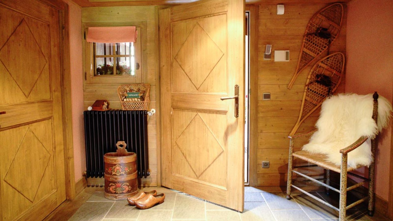 Luxury-Ski-chalet-Megeve-Chalet-Donatien-Oxford-Ski-Entrance.jpg