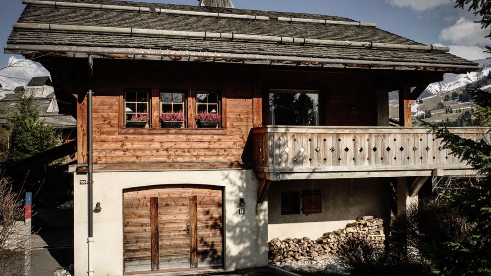 Luxury-Ski-chalet-Megeve-Chalet-Donatien-Oxford-Ski-Alcove-Exterior.jpg
