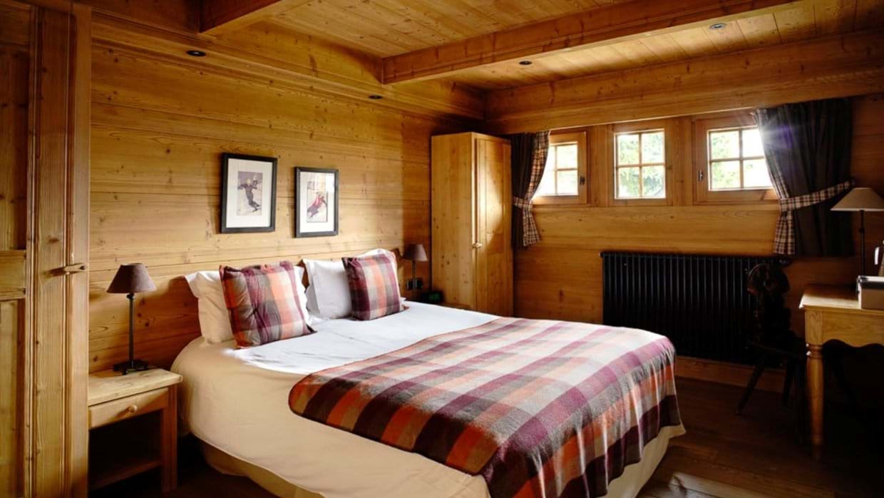 Luxury-Ski-Chalet-Megeve-Chalet-Clovis-Oxford-Ski-Bedroom.jpg