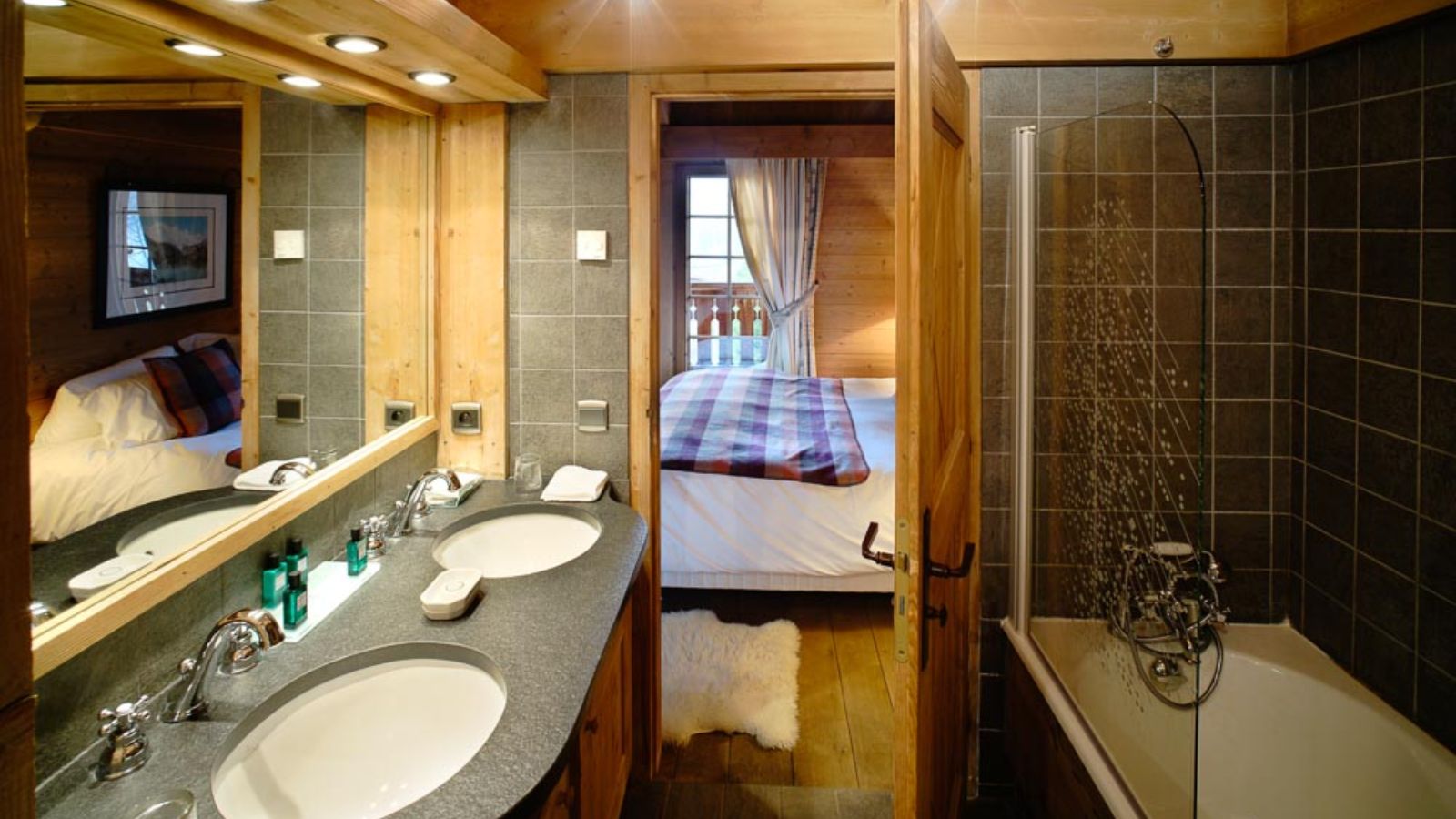 Luxury-Ski-Chalet-Megeve-Chalet-Clovis-Oxford-Ski-Bathroom.jpg