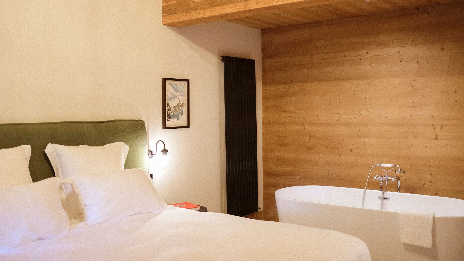 Luxury-Ski-Chalet-Megeve-Chalet-E-Oxford-Ski-Bedroom (9).jpg