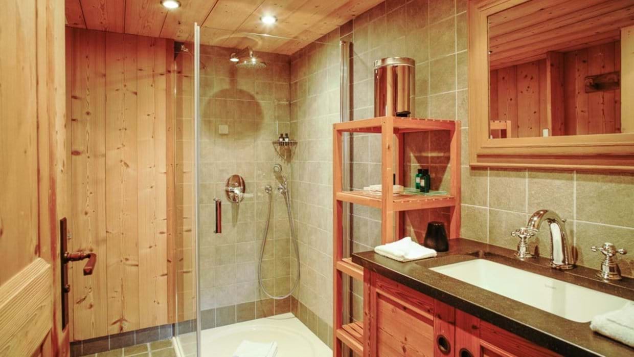 Luxury-Ski-Chalet-Megeve-Chalet-Firmin-Oxford-Ski-Bathroom2.jpg
