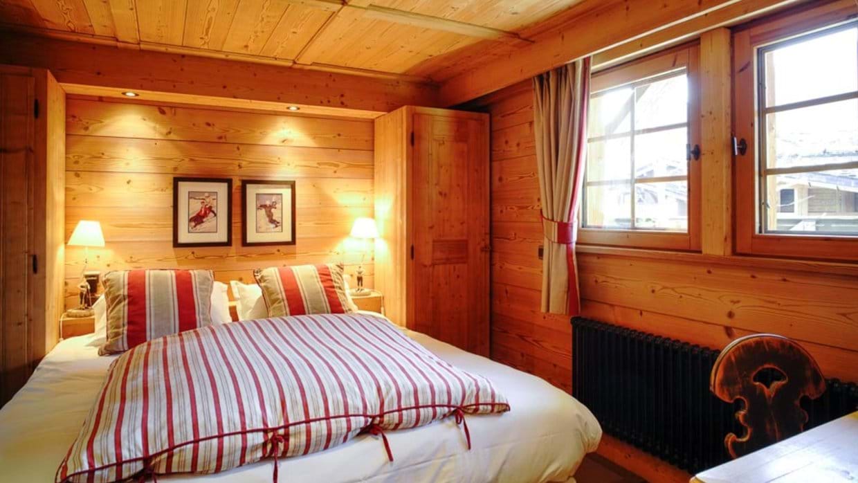 Luxury-Ski-Chalet-Megeve-Chalet-Firmin-Oxford-Ski-Bedroom (15).jpg