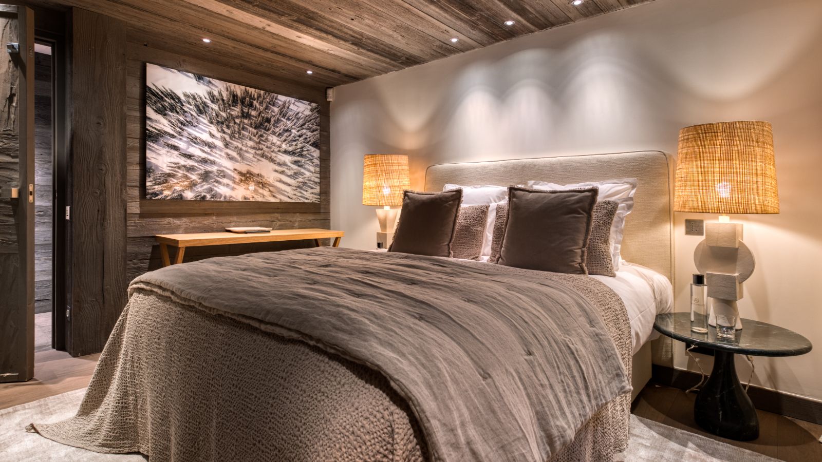 Luxury-Ski-Chalet-Megeve-Chalet-Mandala-Oxford-Ski-Bedroom (25).jpg