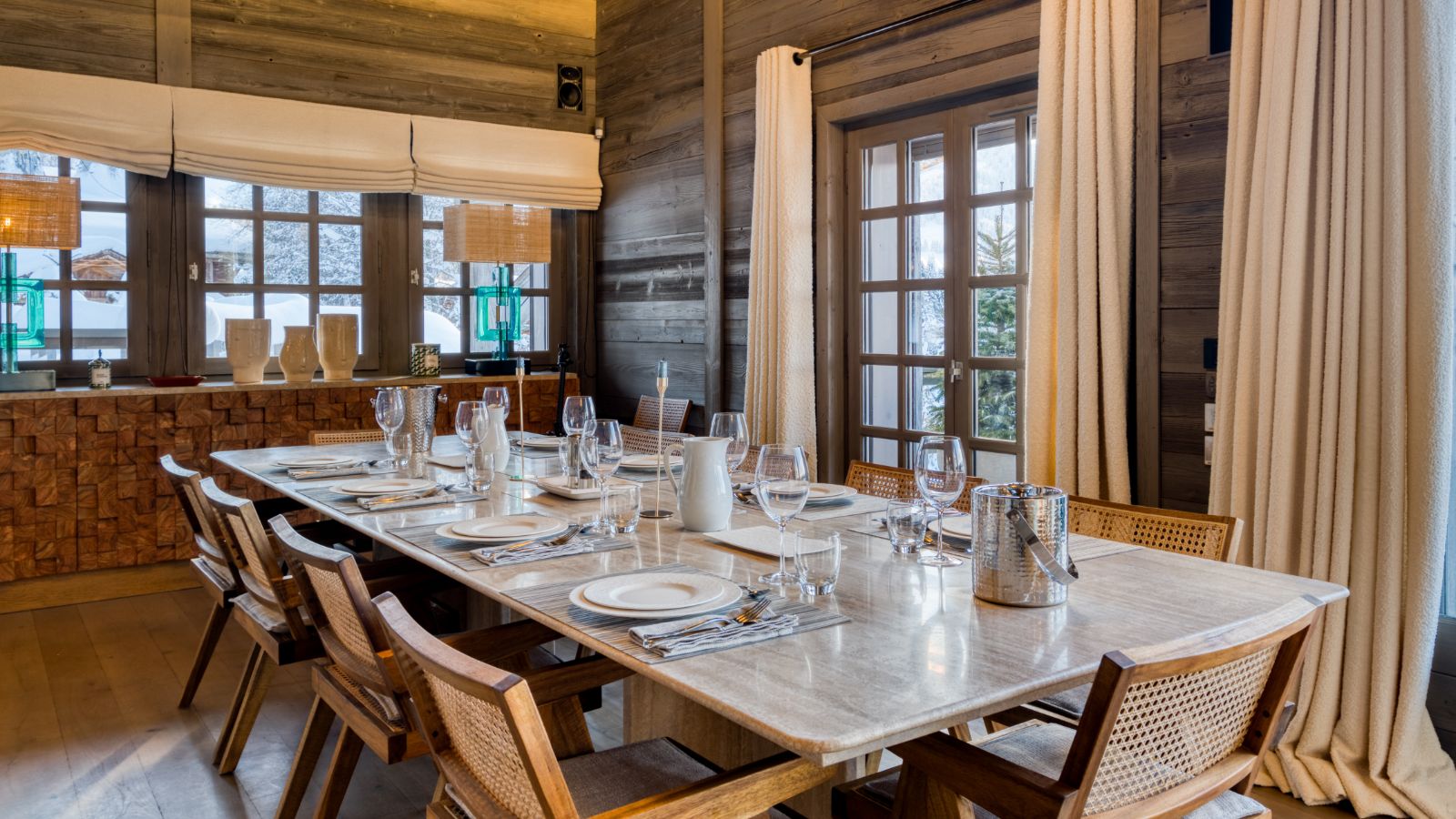 Luxury-Ski-Chalet-Megeve-Chalet-Mandala-Oxford-Ski-Dining.jpg