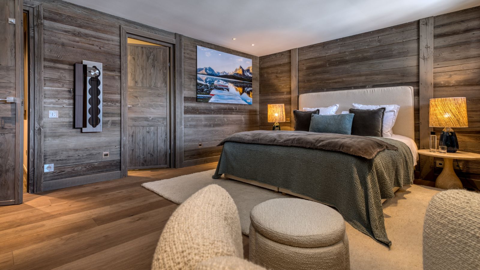 Luxury-Ski-Chalet-Megeve-Chalet-Mandala-Oxford-Ski-Bedroom (3).jpg