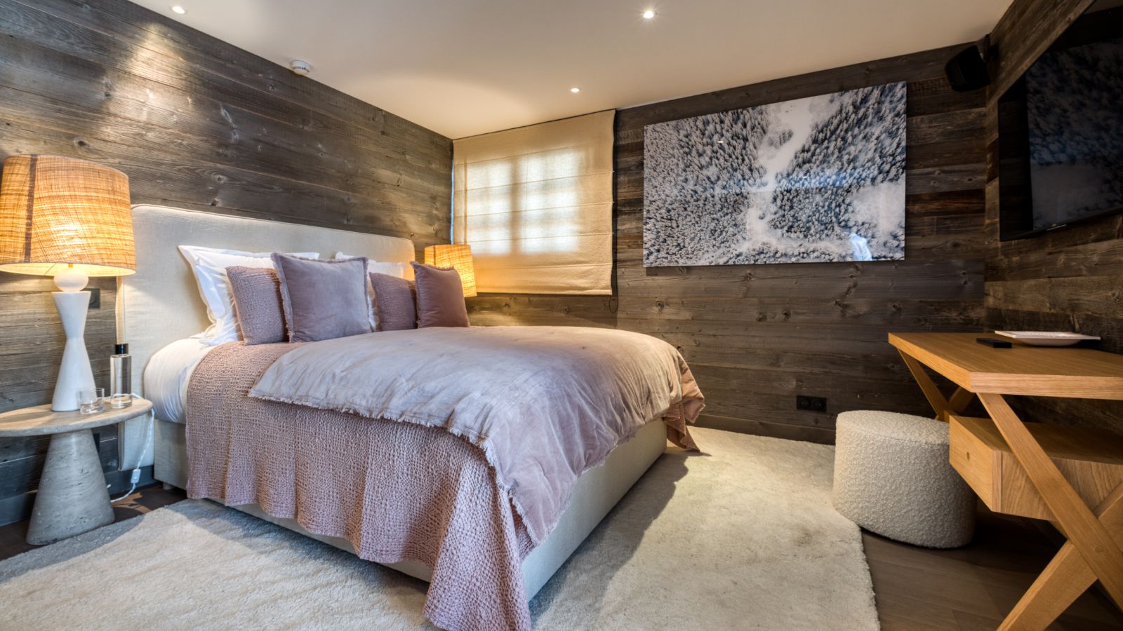 Luxury-Ski-Chalet-Megeve-Chalet-Mandala-Oxford-Ski-Bedroom (4).jpg