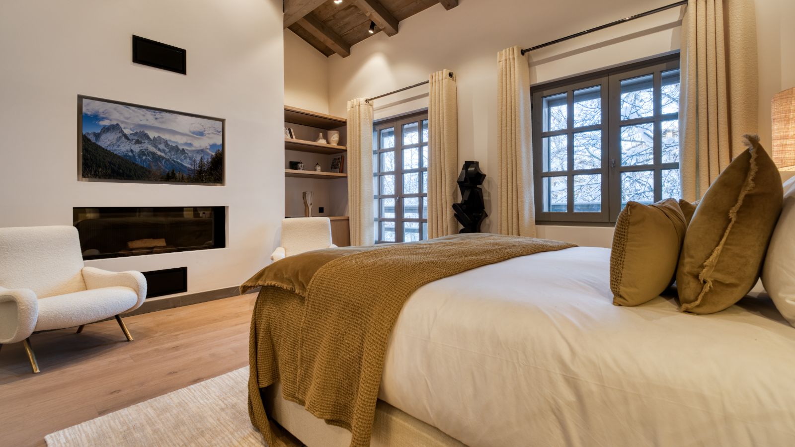 Luxury-Ski-Chalet-Megeve-Chalet-Mandala-Oxford-Ski-Bedroom (13).jpg