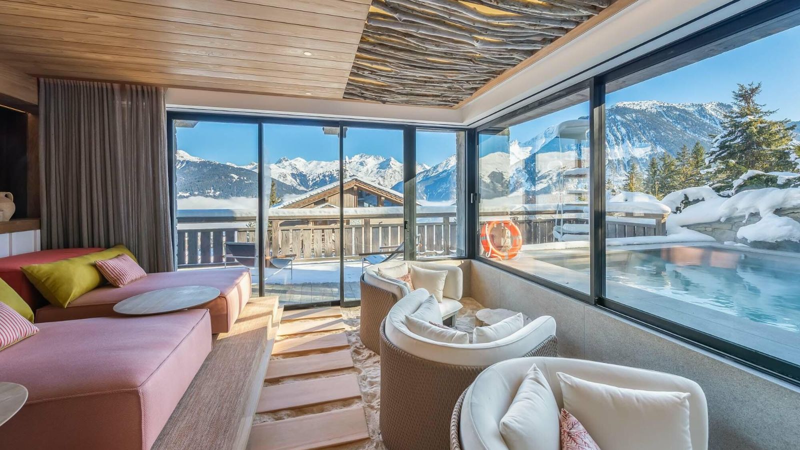 Luxury-Ski-Chalet-Couchevel-1550-Chalet-White-Sand-Oxford-Ski-Bedroom (8).jpg