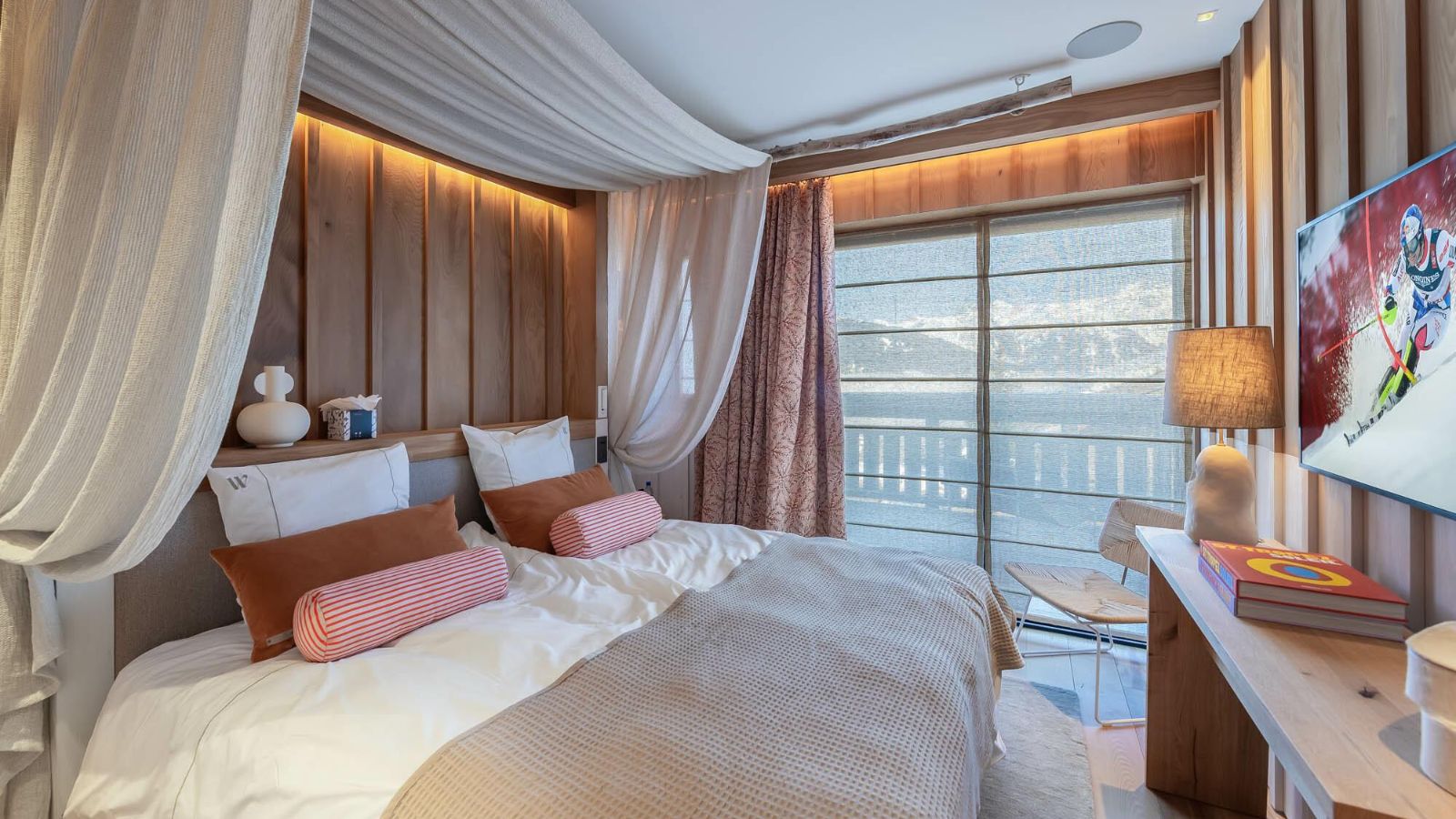 Luxury-Ski-Chalet-Couchevel-1550-Chalet-White-Sand-Oxford-Ski-Bedroom (10).jpg