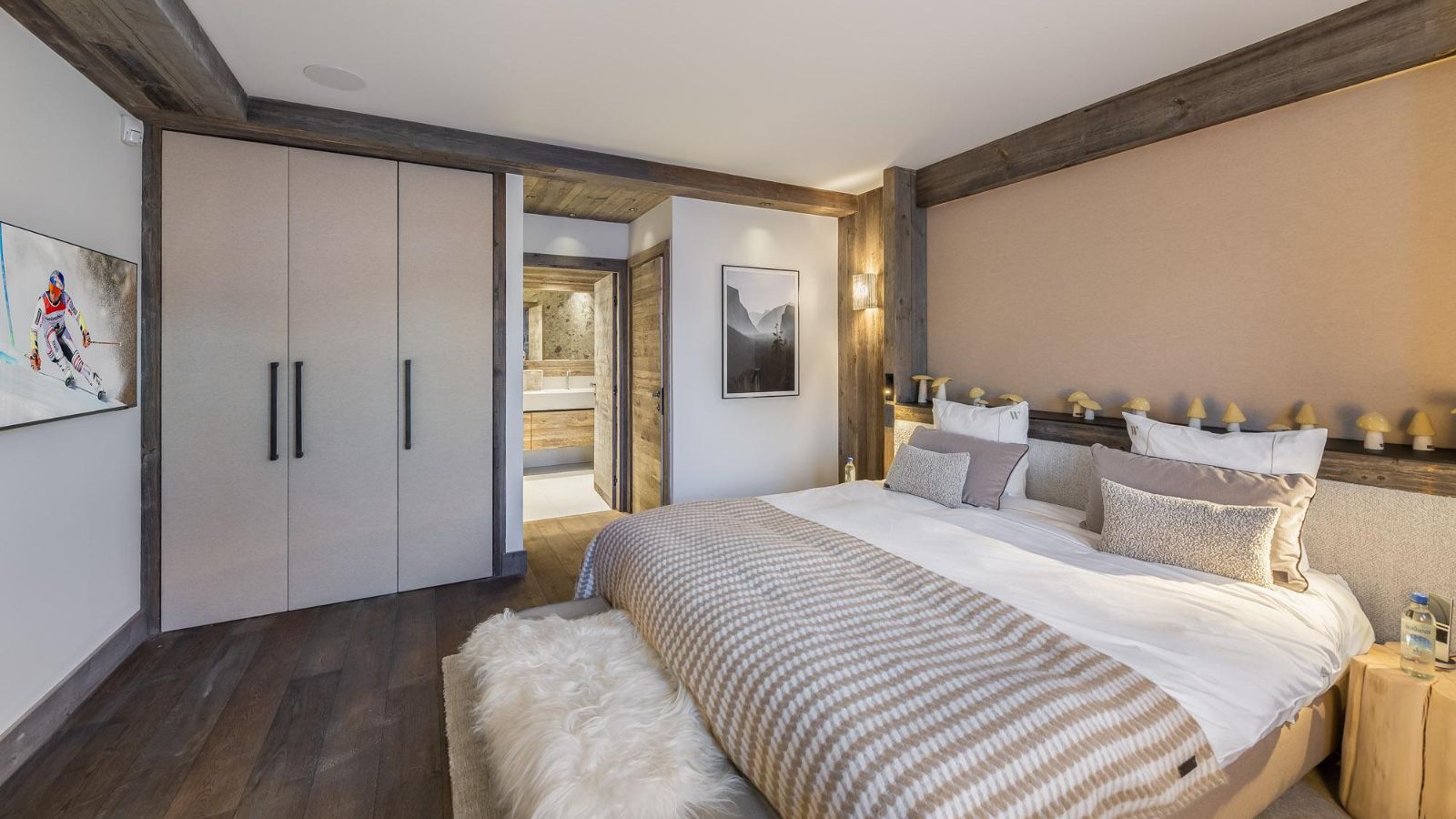 Luxury-Ski-Chalet-Couchevel-1550-Chalet-White-Sand-Oxford-Ski-Bedroom (12).jpg