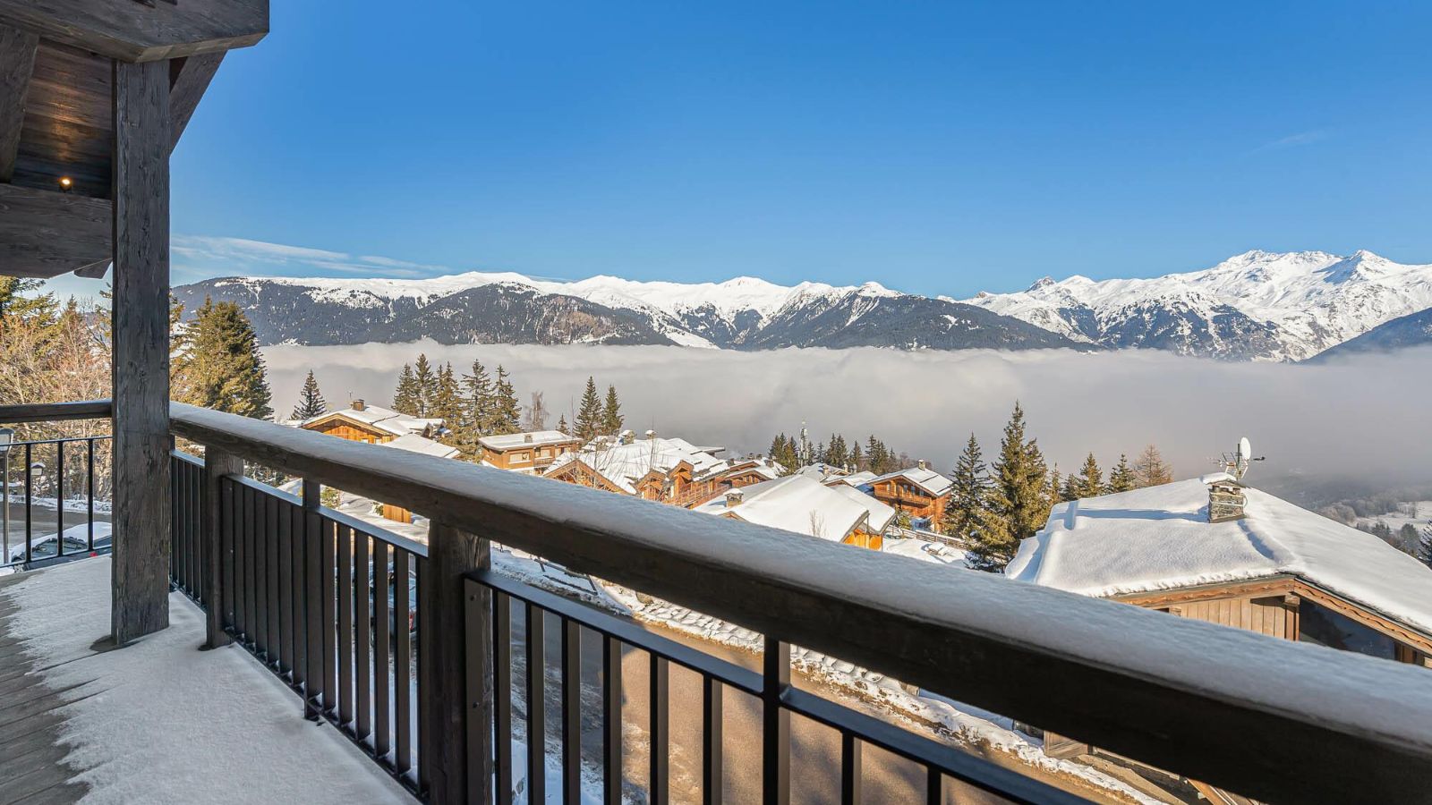 Luxury-Ski-Chalet-Couchevel-1550-Chalet-White-Sand-Oxford-Ski-View.jpg