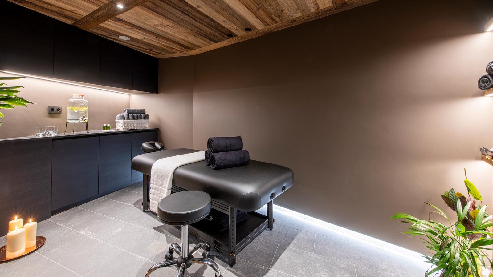 Luxury-Ski-Chalet-Morzine-Chalet-Tataali-Oxford-Ski-Massage.jpg
